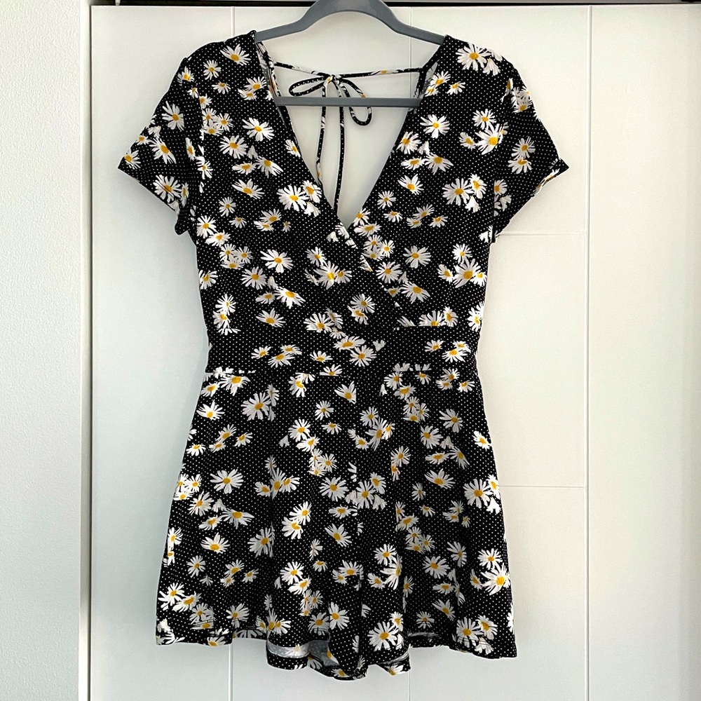 H&M 🌼 romper 🌼 - Picture 1 of 4